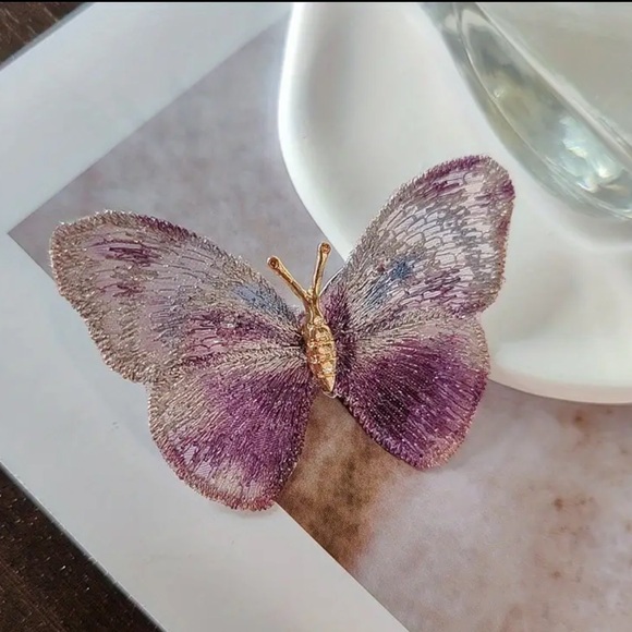 NEW VINTAGE HANDMADE BUTTERFLY DELICATE ELEGANT BOHEMIAN BROOCH PIN - Picture 2 of 5